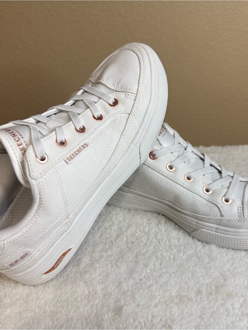 Skechers Slip Ins Women’s White Sneakers with Rose Gold Eyelets - Picture 2 of 8